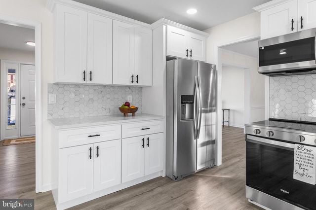 210 W SILVER FOX RD, Newark, DE 19702