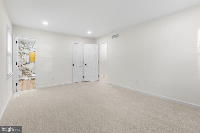 210 W SILVER FOX RD, Newark, DE 19702