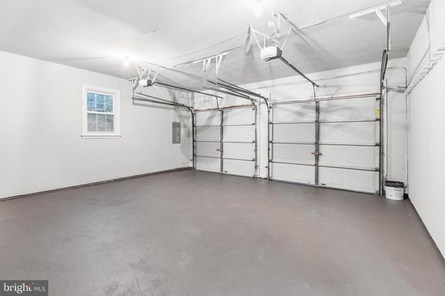 210 W SILVER FOX RD, Newark, DE 19702