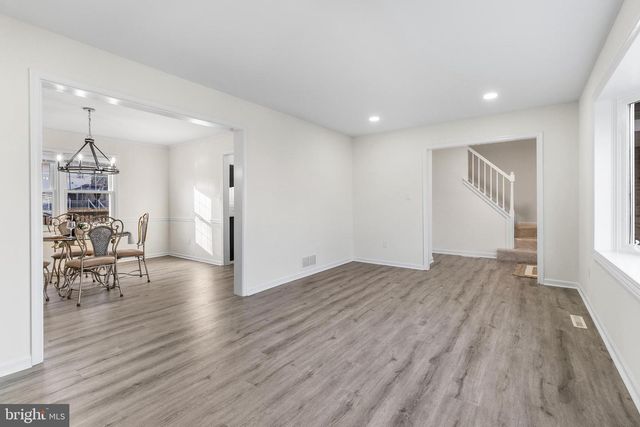 210 W SILVER FOX RD, Newark, DE 19702