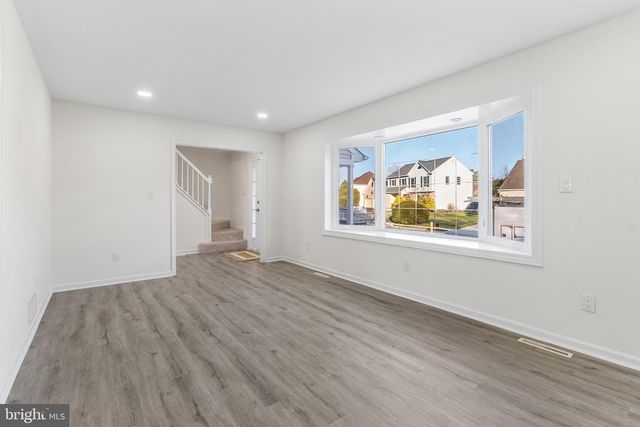 210 W SILVER FOX RD, Newark, DE 19702