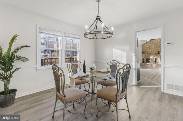 210 W SILVER FOX RD, Newark, DE 19702