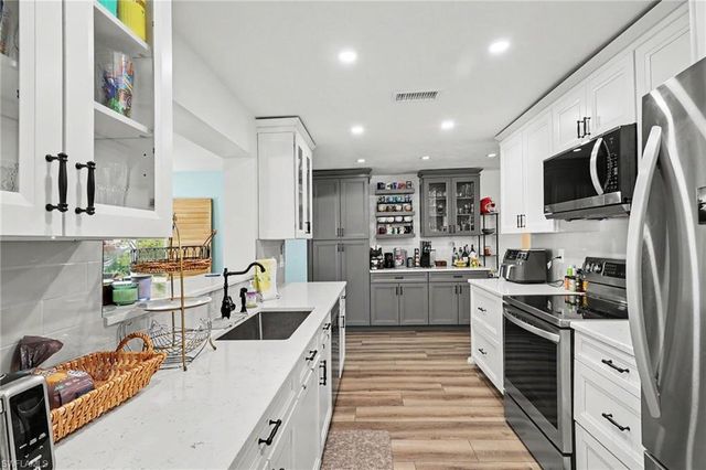 5411 Loyola LN, Fort Myers, FL 33908