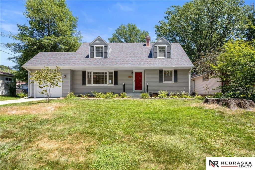1734 S 41st Street, Lincoln, NE 68506