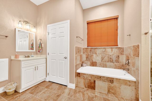 5230 Esquire Estates Road, Mabank, TX 75156
