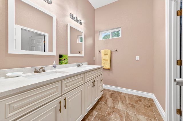 5230 Esquire Estates Road, Mabank, TX 75156