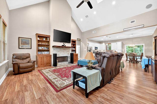 5230 Esquire Estates Road, Mabank, TX 75156