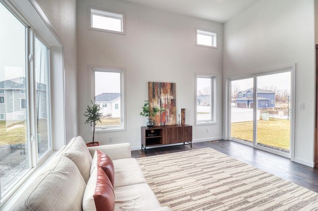 6721 32nd Street S, Fargo, ND 58104