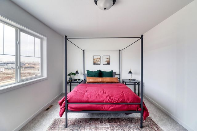 6721 32nd Street S, Fargo, ND 58104