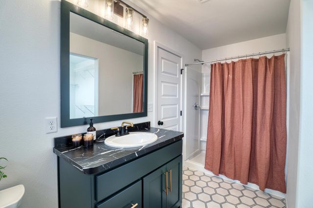 6721 32nd Street S, Fargo, ND 58104