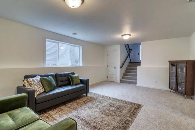 6721 32nd Street S, Fargo, ND 58104