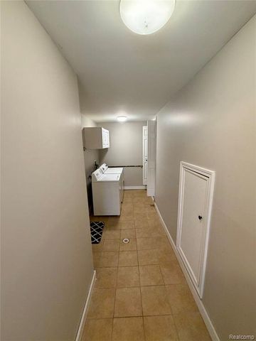 16006 Terrace Village Drive, Taylor, MI 48180