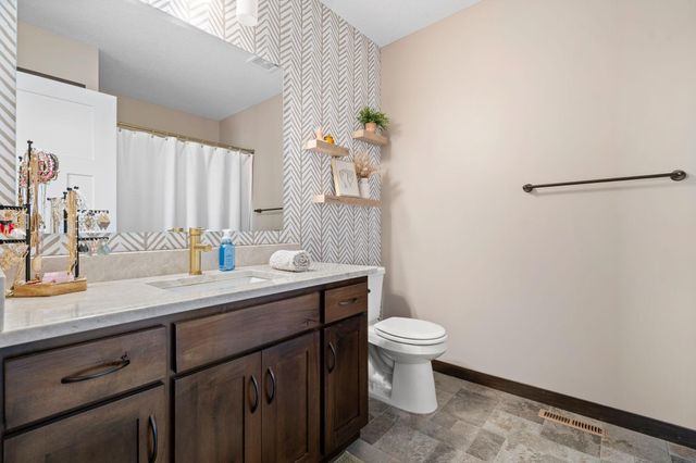 420 Eagle Street NW, Isanti, MN 55040