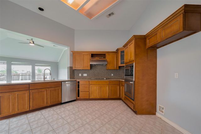 311 N Esplanade Lane, Stafford, TX 77477