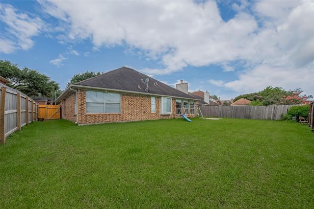 311 N Esplanade Lane, Stafford, TX 77477