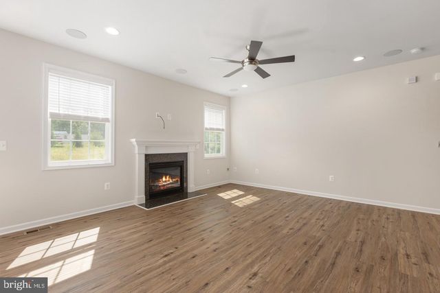 9627 HILLCREST DR, Fredericksburg, VA 22407