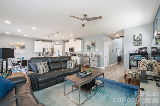 2010 Red Ash Drive, Charlotte, NC 28215