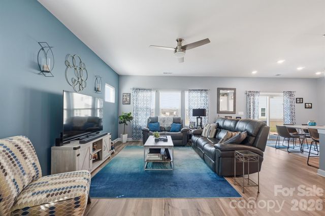 2010 Red Ash Drive, Charlotte, NC 28215