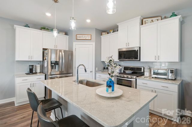 2010 Red Ash Drive, Charlotte, NC 28215