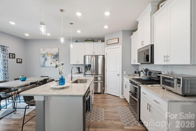 2010 Red Ash Drive, Charlotte, NC 28215