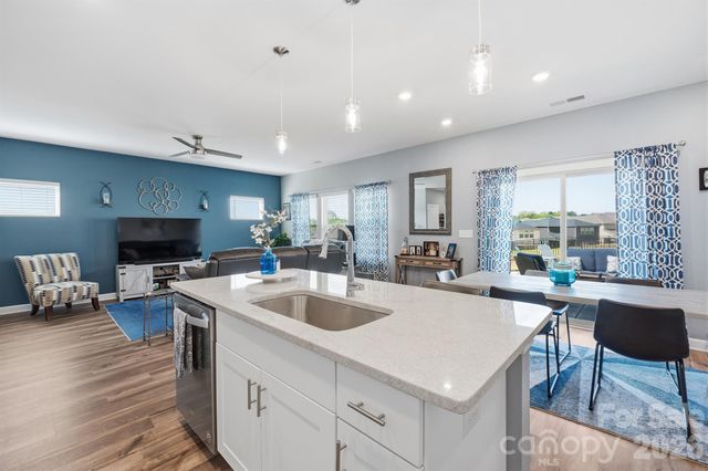 2010 Red Ash Drive, Charlotte, NC 28215