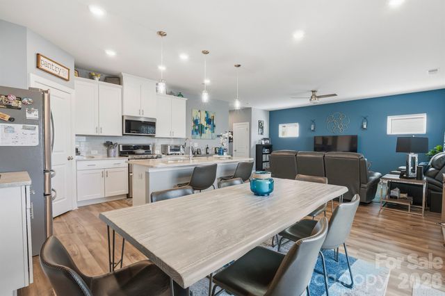 2010 Red Ash Drive, Charlotte, NC 28215