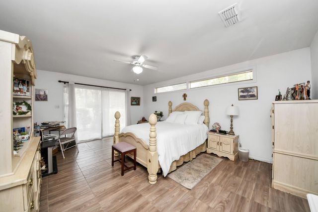 17 Winged Foot Drive, Conroe, TX 77304