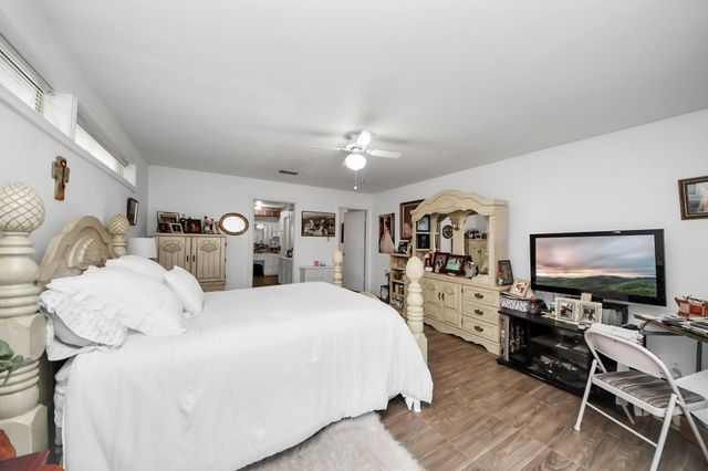 17 Winged Foot Drive, Conroe, TX 77304