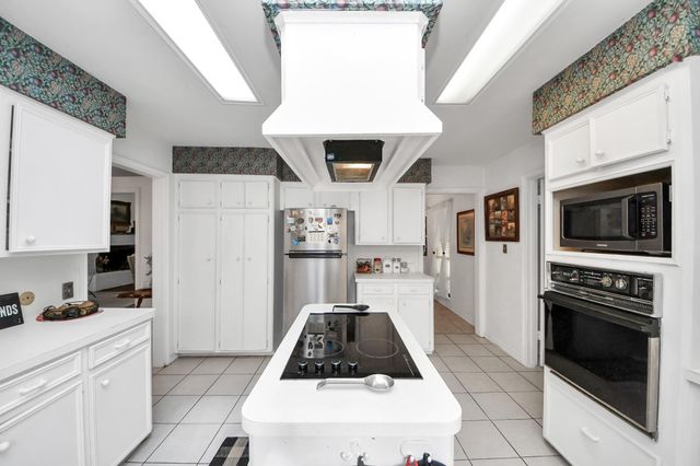 17 Winged Foot Drive, Conroe, TX 77304