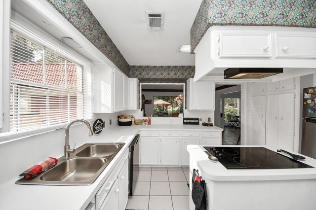 17 Winged Foot Drive, Conroe, TX 77304