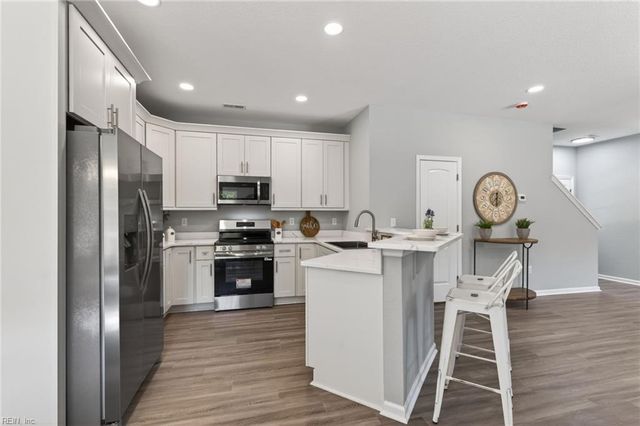 28 Harrell DR, Suffolk, VA 23434