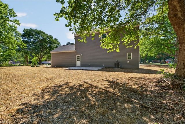 28 Harrell DR, Suffolk, VA 23434
