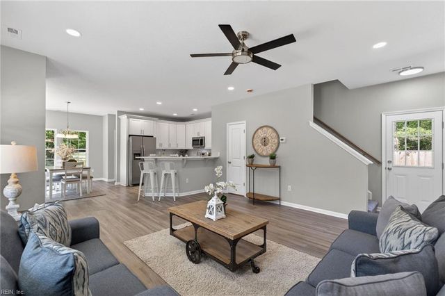 28 Harrell DR, Suffolk, VA 23434