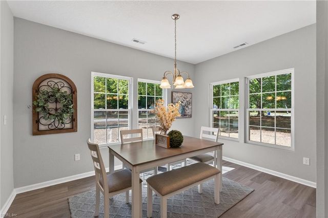 28 Harrell DR, Suffolk, VA 23434