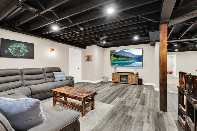 1753 Whispering Woods COURT, Richfield, WI 53076