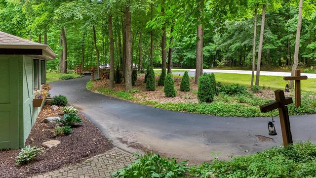 1753 Whispering Woods COURT, Richfield, WI 53076