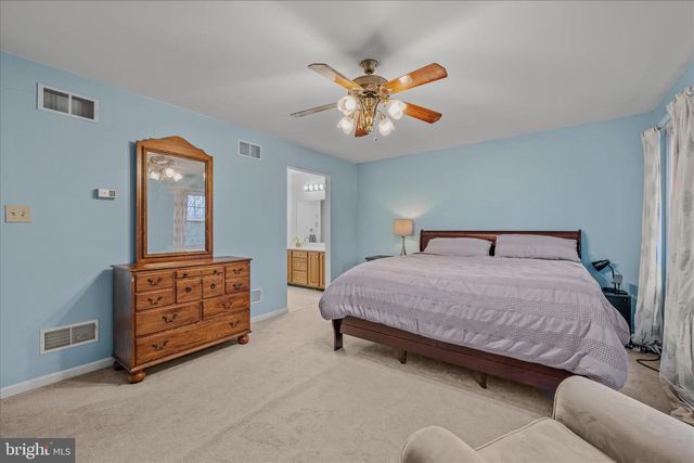 2509 HIGHLAND RIDGE RD, Berkeley Springs, WV 25411