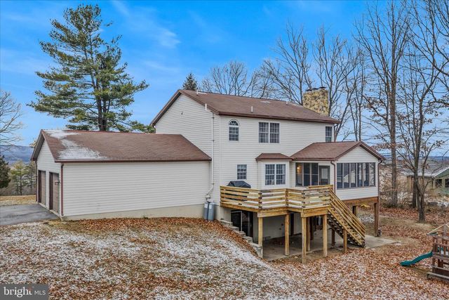 2509 HIGHLAND RIDGE RD, Berkeley Springs, WV 25411