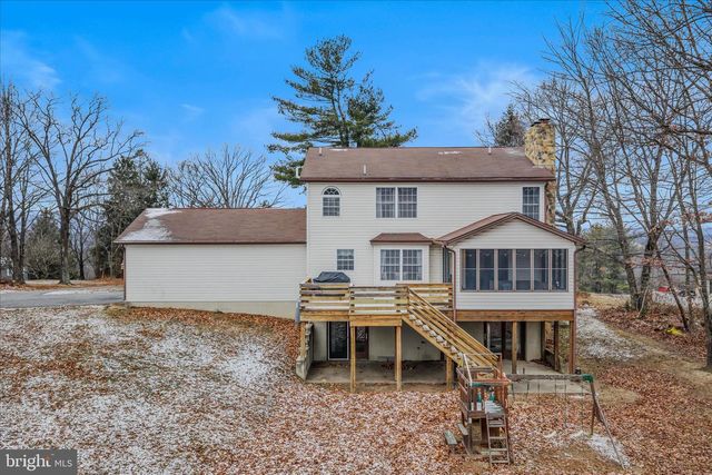 2509 HIGHLAND RIDGE RD, Berkeley Springs, WV 25411