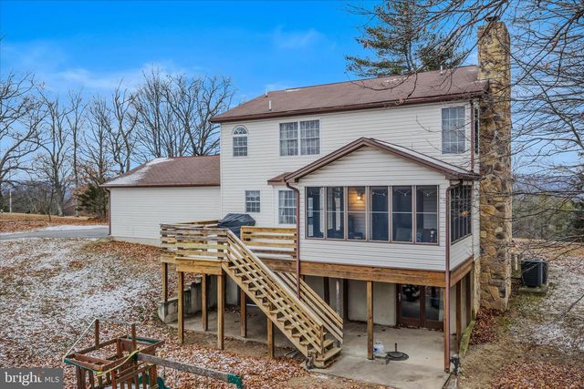 2509 HIGHLAND RIDGE RD, Berkeley Springs, WV 25411