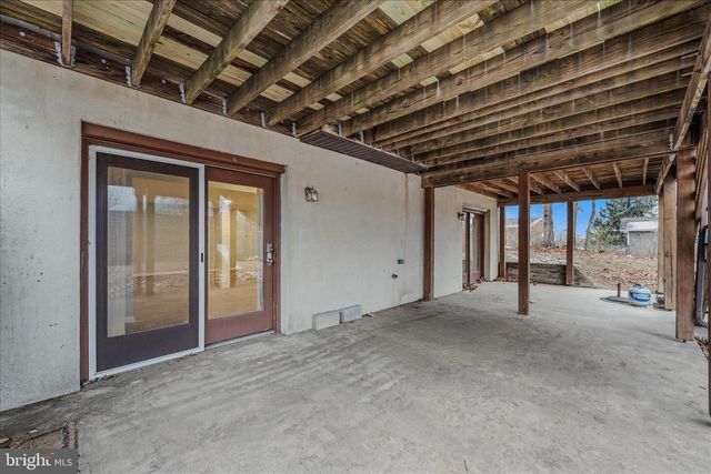 2509 HIGHLAND RIDGE RD, Berkeley Springs, WV 25411