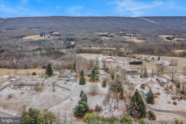 2509 HIGHLAND RIDGE RD, Berkeley Springs, WV 25411
