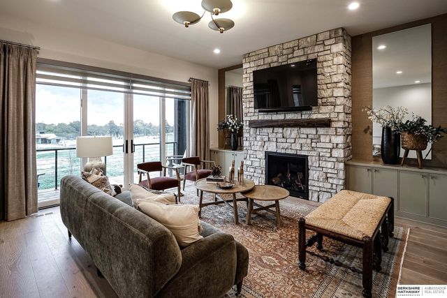 623 S 148 Street, Omaha, NE 68154