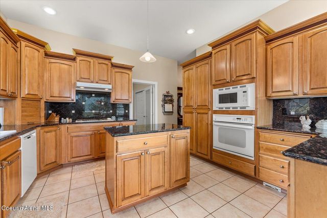 16703 W Riverview DR, Post Falls, ID 83854
