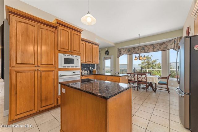 16703 W Riverview DR, Post Falls, ID 83854