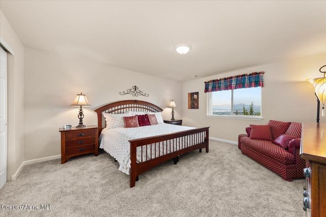 16703 W Riverview DR, Post Falls, ID 83854