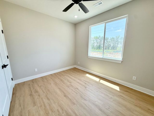 5404 N Toben Ct, Bel Aire, KS 67226