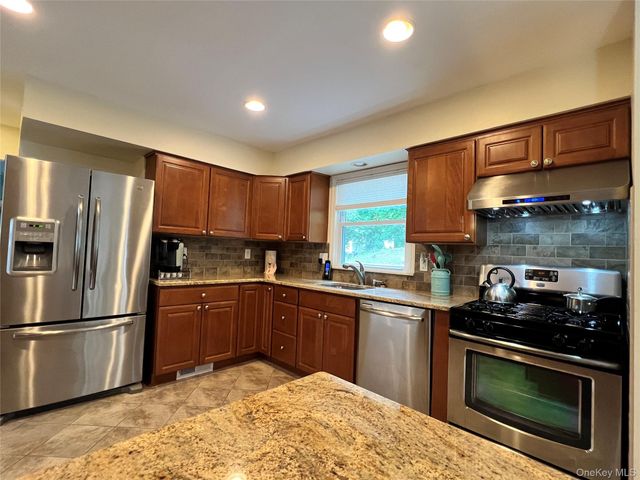 50 Raker Road, Poughkeepsie, NY 12603
