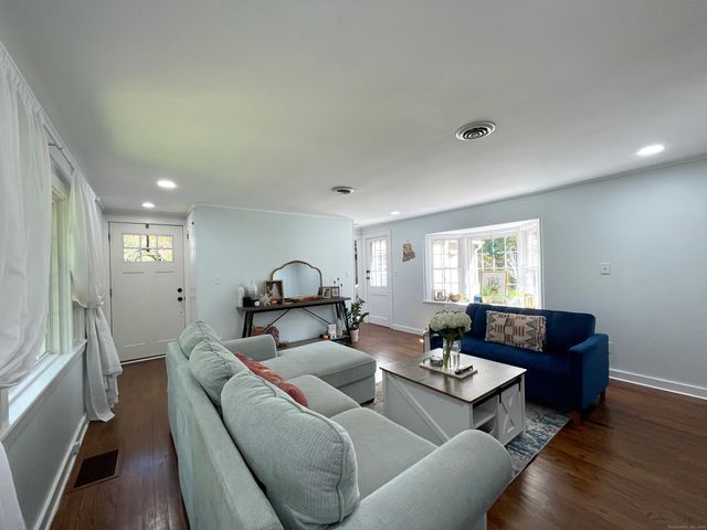 2 Woodbine Lane, Newtown, CT 06470