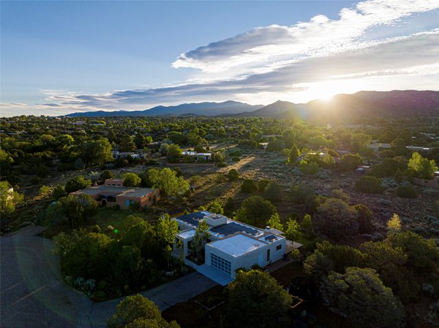 2115 Calle Azulejo, Santa Fe, NM 87505